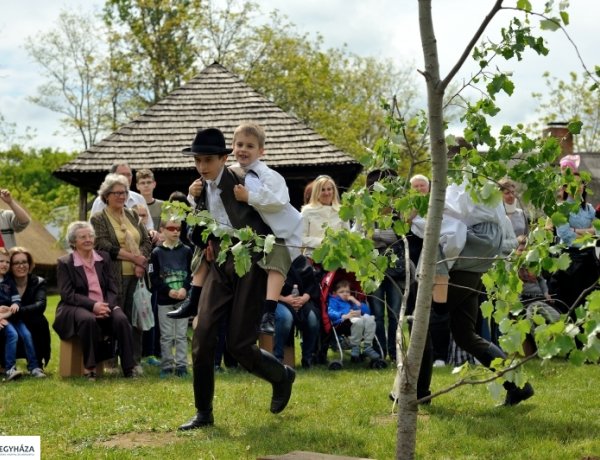 Falusi Majális – Egész napos programokkal várja az érdeklődőket a skanzen