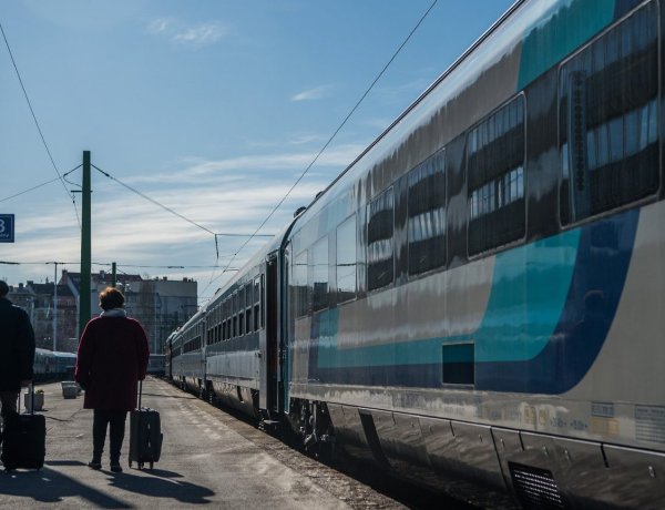 Mától utazhatunk a kedvezményes vármegye- és országbérletekkel