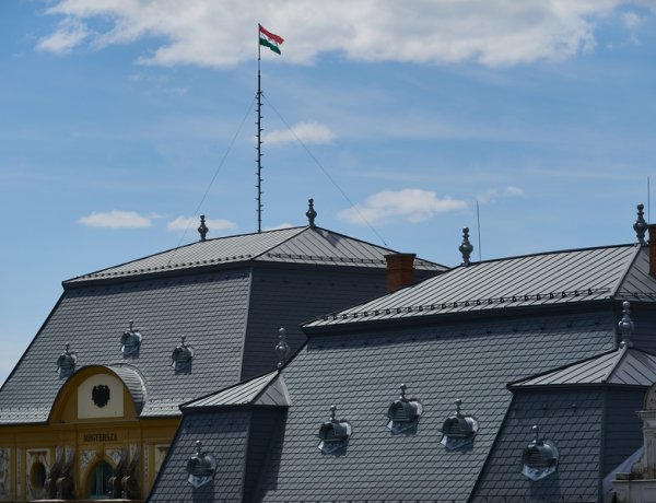 Tetőfelújítás a Vármegyeházán – A mai napig a közigazgatás fontos helyszíne a műemlék