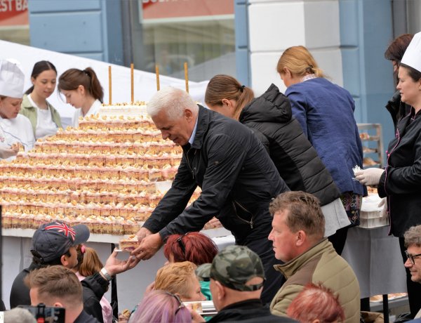 Minden idők legnagyobb tortája a Városnapon