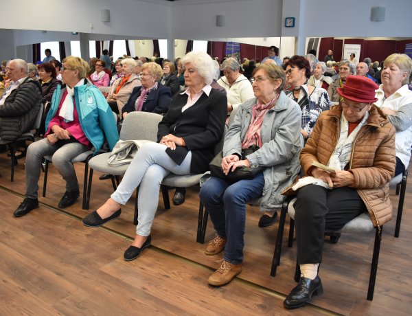 Boldogság receptre - Teltház a Vasutas Művelődési Házban