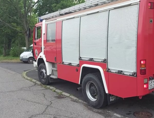 A Május 1. térhez riasztották a tűzoltókat és a rendőröket