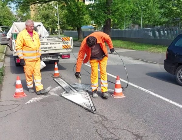 Útburkolati jeleket festettek az Árok utca és Északi körút kereszteződésénél