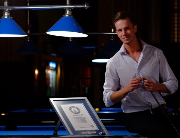 Nyíregyházi Guinness-rekorder – Biliárd világcsúcsot döntött Kővári Bence 