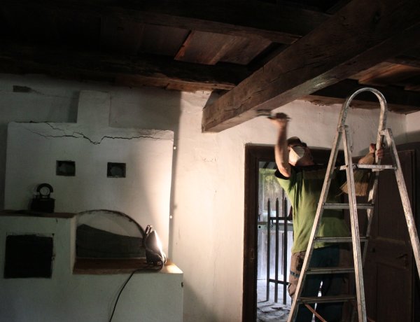 Állagmegőrzés a múzeumfaluban – Fiatalodnak a porták