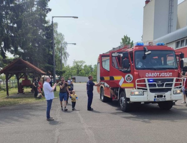 Vasárnap kinyíltak a szertárkapuk