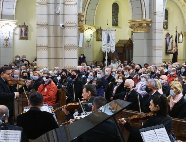 Mága Zoltán hegedűművész jótékonysági koncertje a Magyarok Nagyasszonya Társszékesegyházban