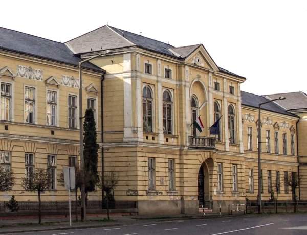 Amiről az utcák mesélnek... - Lapok az Evangélikus Elemi Iskola dísztermének történetéből 1.