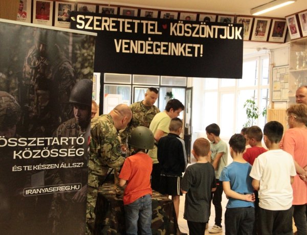 Pályaorientációs nap a Móriczban – 21 stand várta a diákokat pénteken