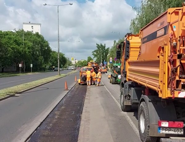 Nagyfelületi kátyúzási munkálatok az Erdő soron