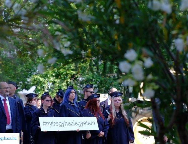 Felvonulás – búcsúztak a végzős hallgatók