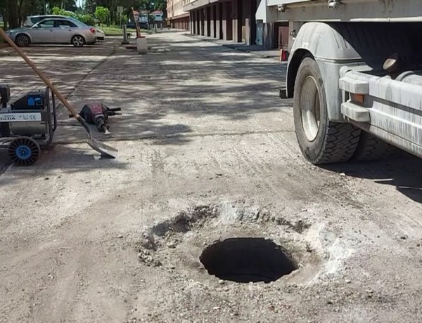 Nagyfelületű kátyúzási munkálatokat végeznek a Jósvárosban