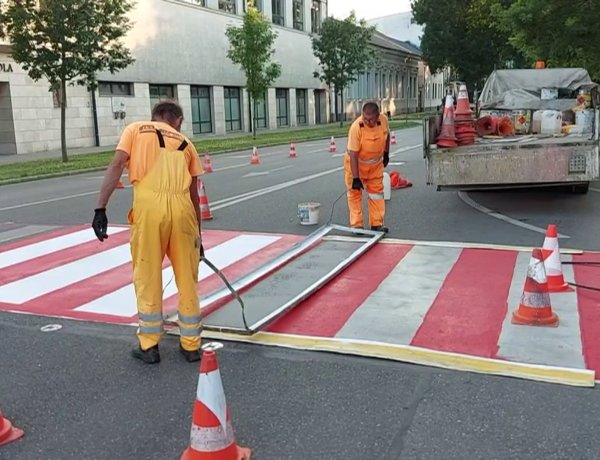 Útburkolati jelek festése zajlik a város több pontján