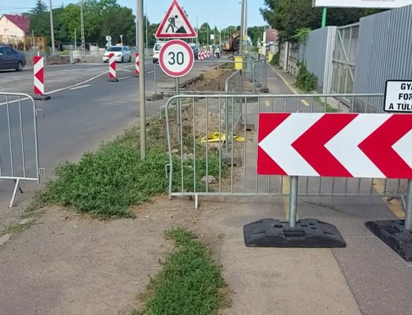 A Tiszavasvári út egy szakaszán lezárták a gyalogos- és kerékpáros-forgalmat