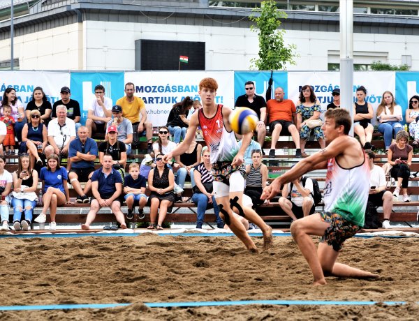 Válogatott strandröplabda meccs a belvárosban