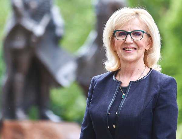 Képviselői sorozat:  3. választókerület: Halkóné dr. Rudolf Éva - Bemutatkoznak a közgyűlés egyéni mandátumos tagjai