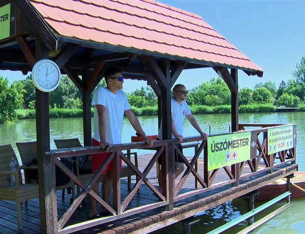 Kánikula – A Tófürdő úszómesterei kiemelt figyelmet fordítanak a fürdőzőkre