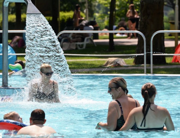 Az idei szezonban is népszerű a Parkfürdő 