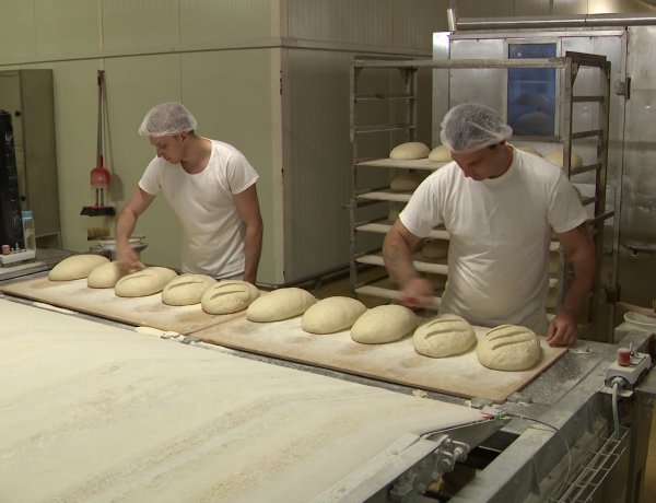 Kamionban a pékáru – A belgák is nyíregyházi kakaós csigát esznek