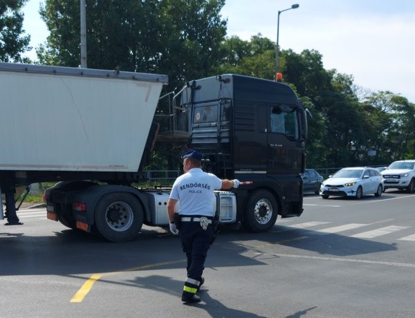 Rendőrök irányították  a forgalmat