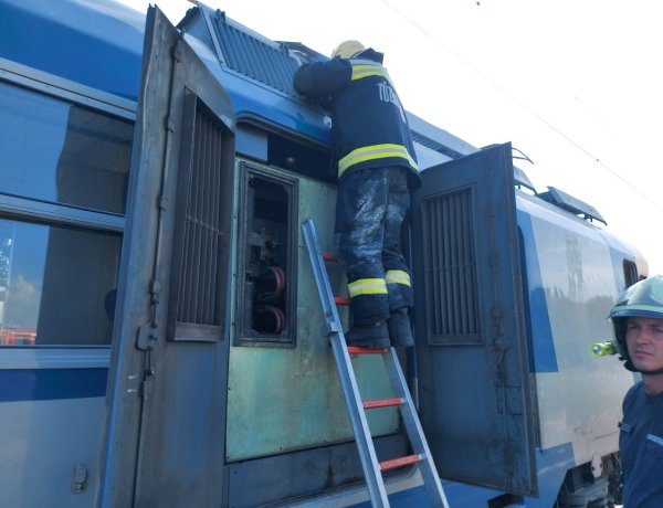 Nem bírta a hőséget egy motorvonat