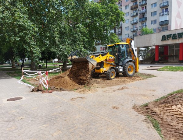 A Nyírtávhő dolgozik az Ungvár sétányon