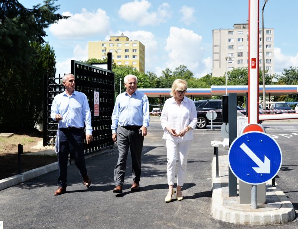 Korszerűbbé vált a temető bejárata