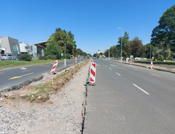 Tessék figyelni az Állomás tér és a Huszár sor között!