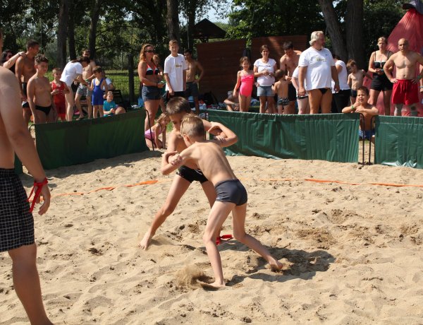 Strandbirkózó verseny Sóstón