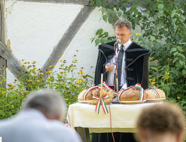 Új kenyér ünnepe – Mintegy kétezren választották a Sóstói Múzeumfalut