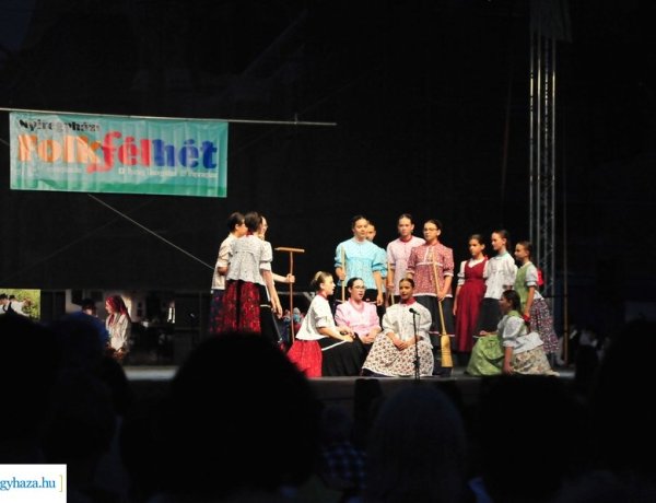 Folkfélhét – Hazai együttesek színe-java Nyíregyházán