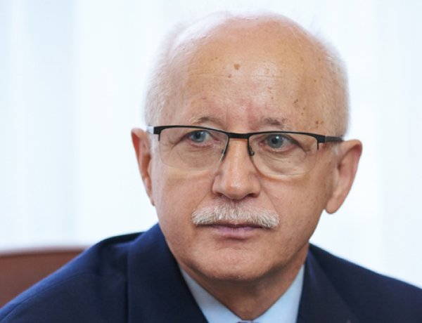 Képviselői sorozat: 8. választókerület: dr. Ujhelyi János – Bemutatkoznak a közgyűlés egyéni mandátumos tagjai