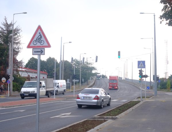 Ez a csomópont is kész iskolakezdésre: folyamatos a forgalom a Tiszavasvári út – Derkovits utca kereszteződésénél