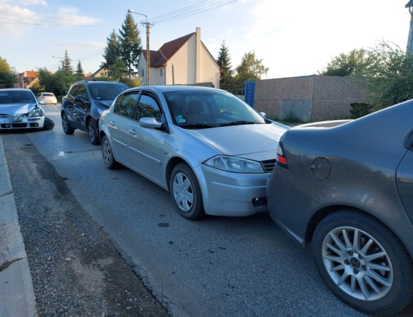 Négyen is fogták a fejüket