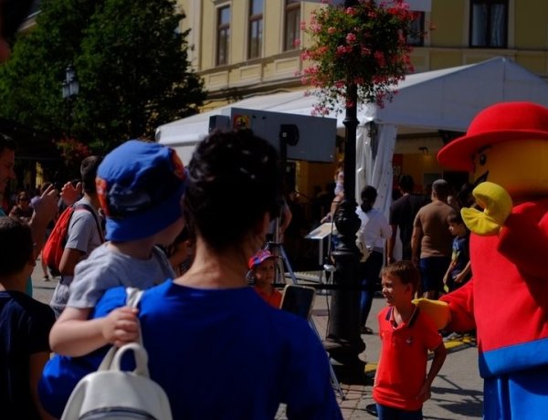 LEGO Nap Nyíregyházán - Teljesen megtelt a Kossuth tér! 