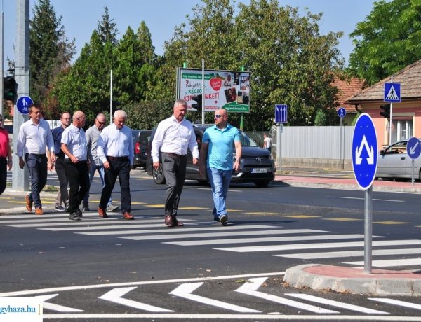 Fejlesztés – Átadták a Tiszavasvári út – Derkovits utca átépített csomópontját