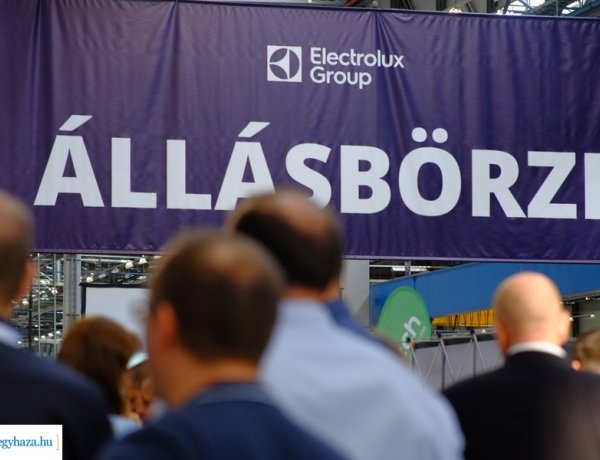 Gondoskodó Elbocsátás - 43 vállalat vett részt a hétfői Electrolux Állásbörzén 