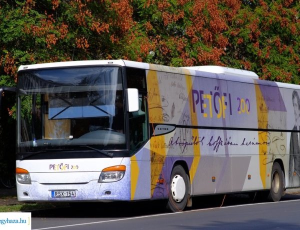 Petőfi busz – Nyíregyházán járt az utazó kiállítás