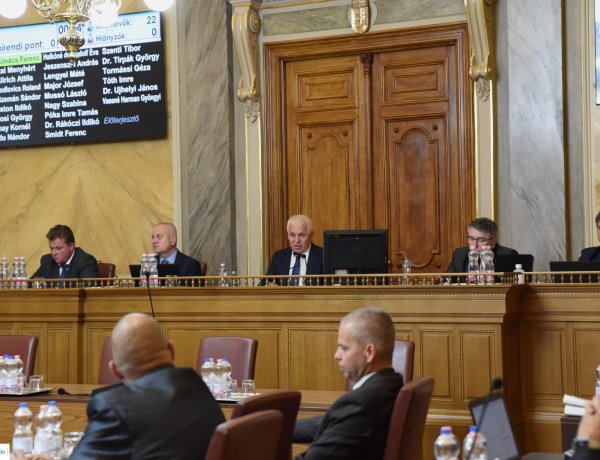 Maratoni volt a városi közgyűlés – Bölcsőde- és óvodafejlesztés, TOP források és beruházások, zárt ülés
