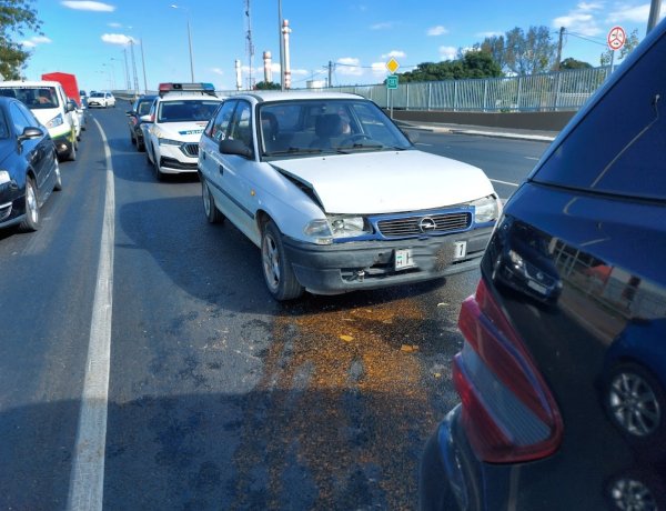 Végül az intézkedő rendőrségi autóba is belehajtott...