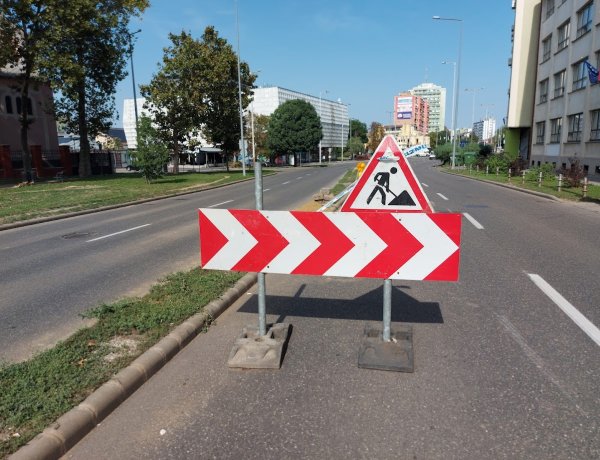 Feladja a leckét az eltört cső a belvárosban