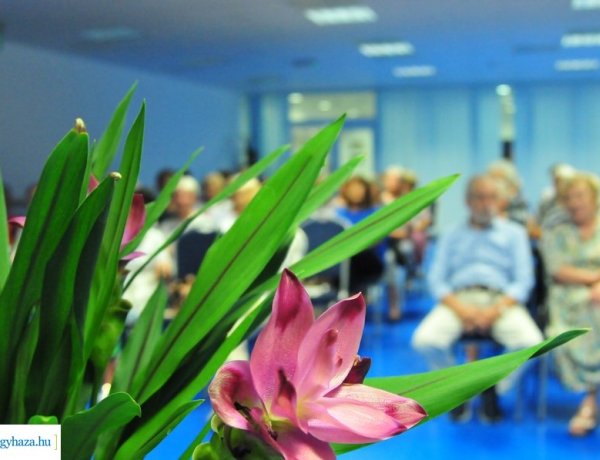 Szépkorúak Akadémiája – Elkezdődött az ingyenes előadássorozat