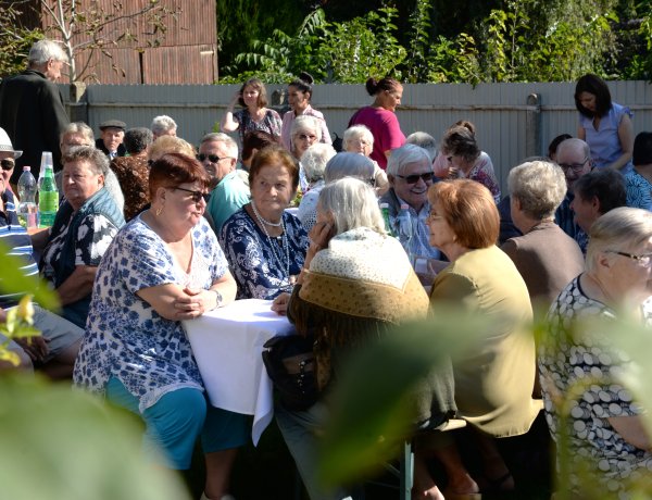 „Önmagát becsüli meg minden nemzedék azáltal, ha tudomásul veszi, a világ nem vele kezdődött...” 