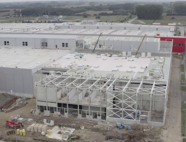 Bővül a LEGO – 54 milliárd forintos fejlesztés, 300 új munkahely