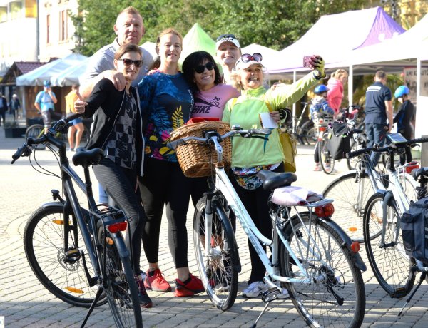 Bringásokkal telt meg a város 