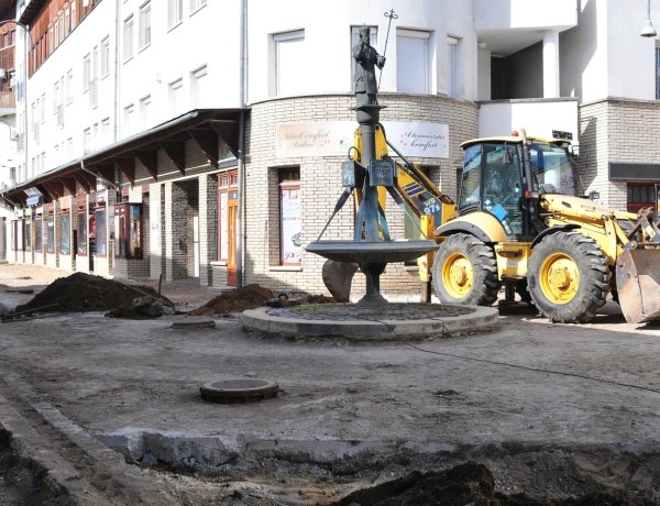 December közepére megújul a Szent Miklós tér!