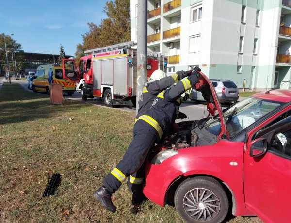 Kórházba vitték az egyik sofőrt