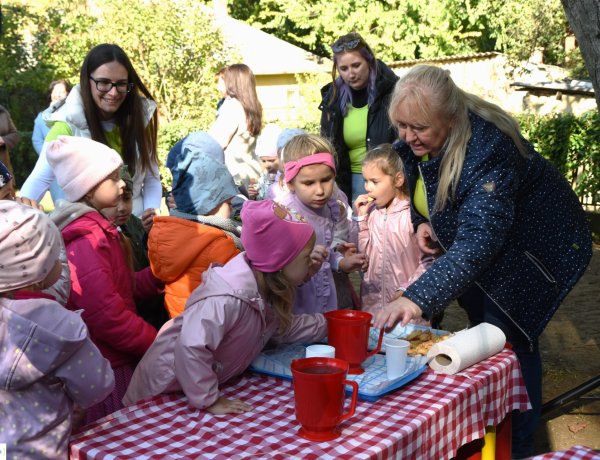 Szüreti mulatság – Szili Katalin is ellátogatott a Kerekerdő Tagintézménybe