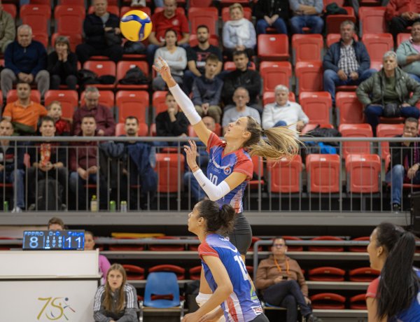 Teljes létszámban a röplabdások 