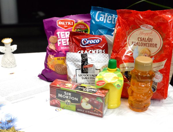 Karácsonyi ajándékcsomag – Közel 25 ezer nyugdíjasnak kedveskedik az önkormányzat